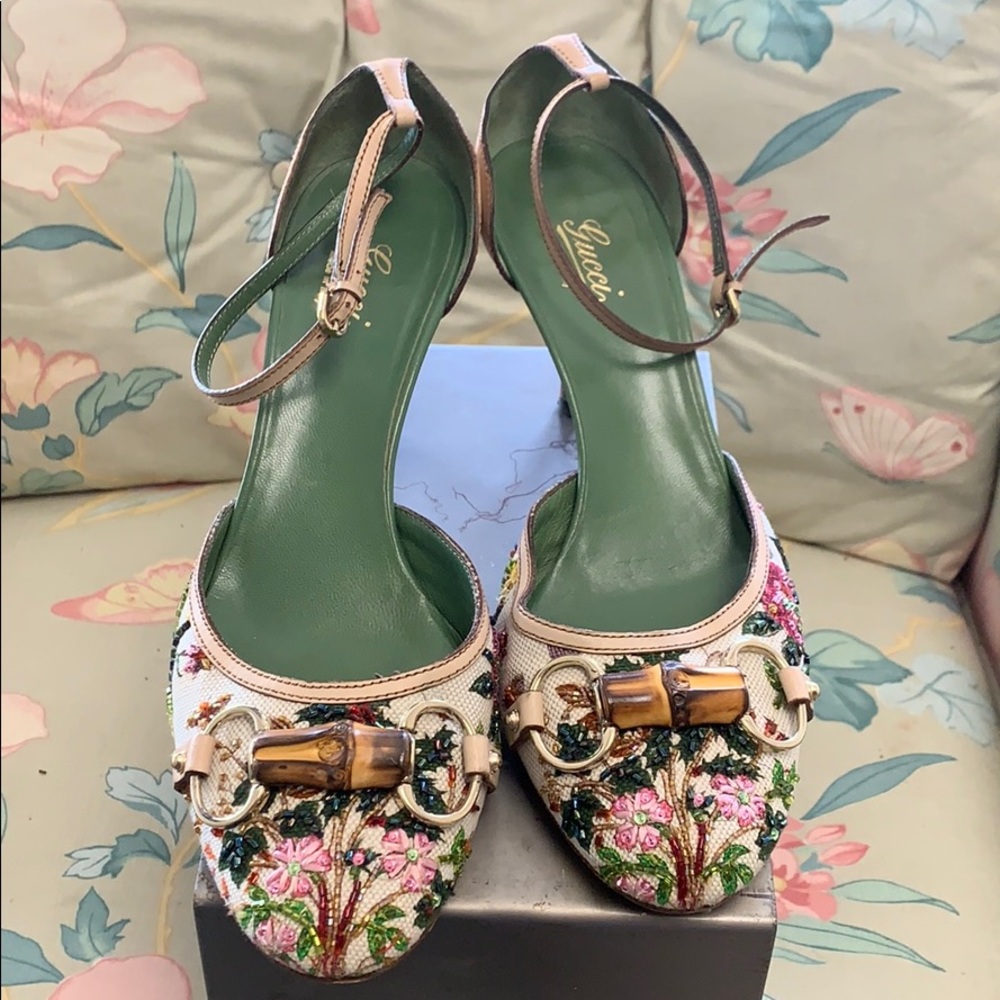 GUCCI VINTAGE HEELS FLORAL HORSEBIT DESIGN 9.5